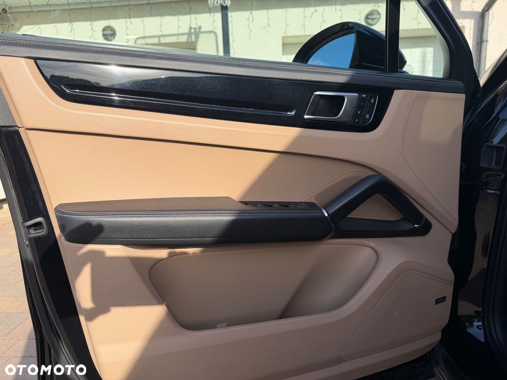 Porsche Cayenne E-Hybrid Tiptronic S Platinum Edition - 18