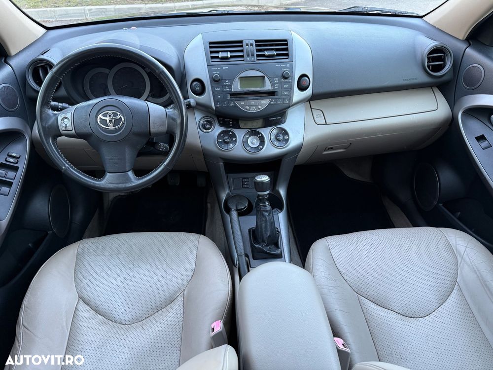 Toyota RAV4 2.2 D-4D Luxury - 6