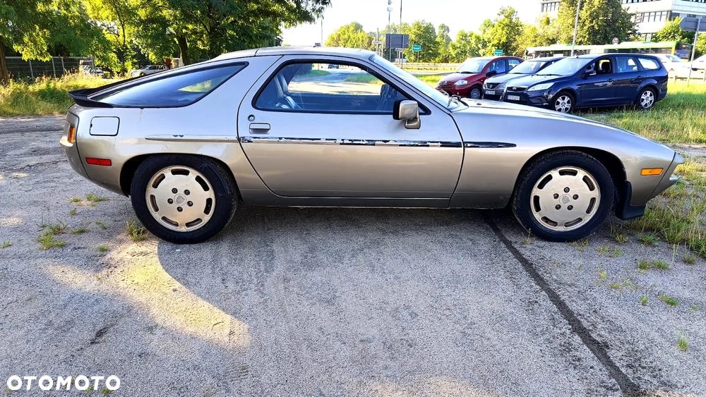 Porsche 928 - 13