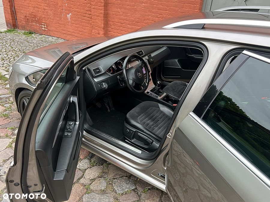 Volkswagen Passat 2.0 TDI DPF Highline - 11