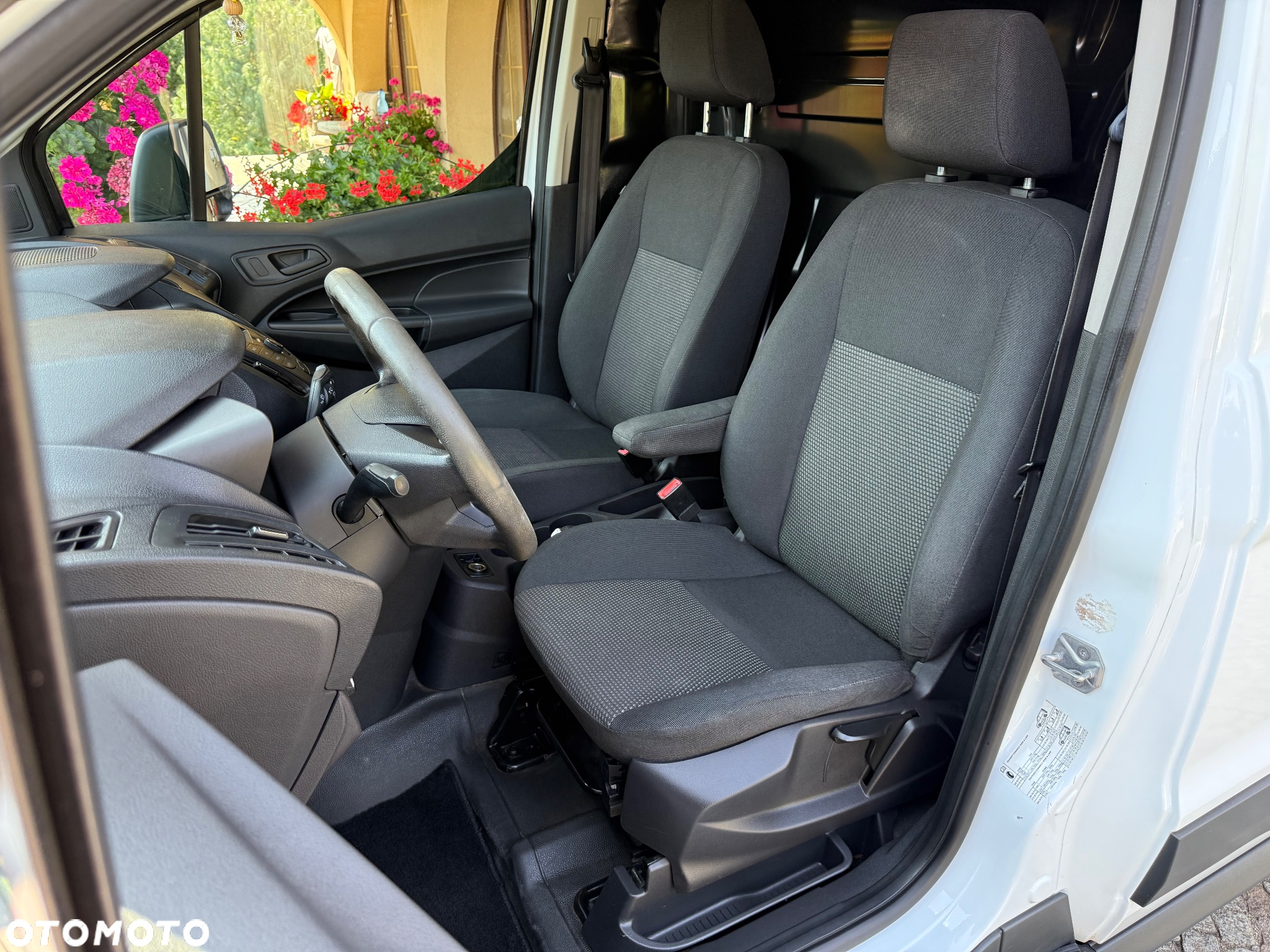 Ford Transit Connect klimatyzacja webasto hak piękny - 19