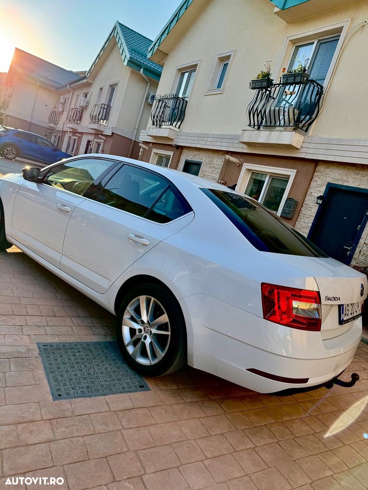 Skoda Octavia 1.6 TDI DSG Style - 2