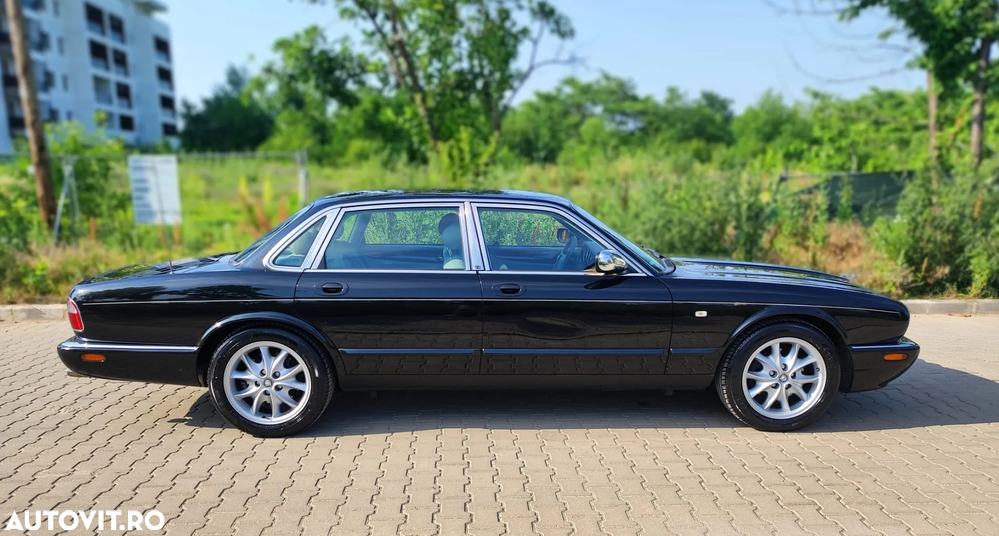 Jaguar XJ - 5