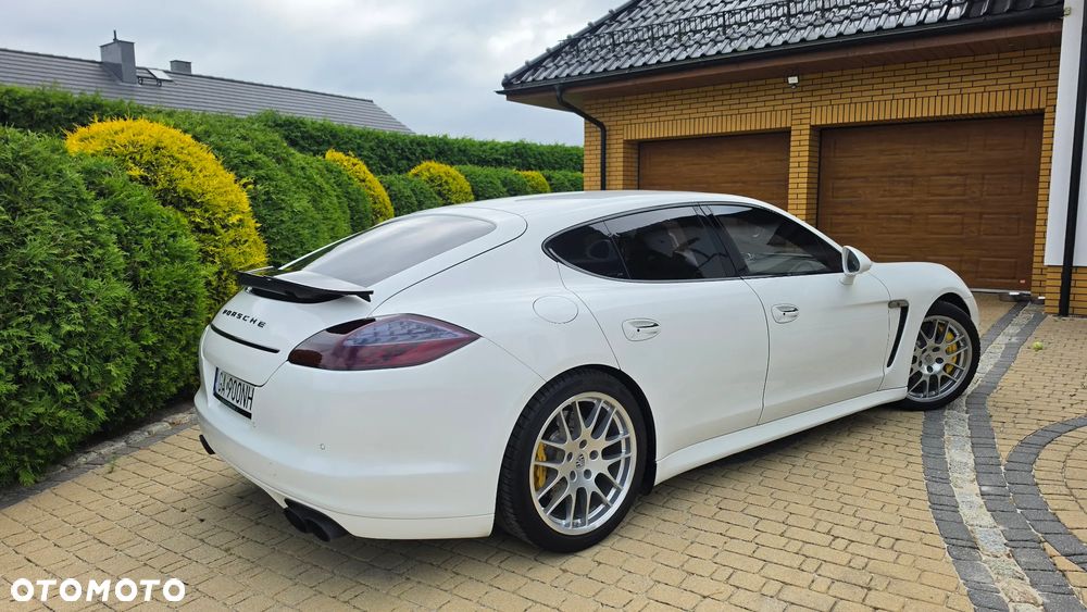 Porsche Panamera - 4