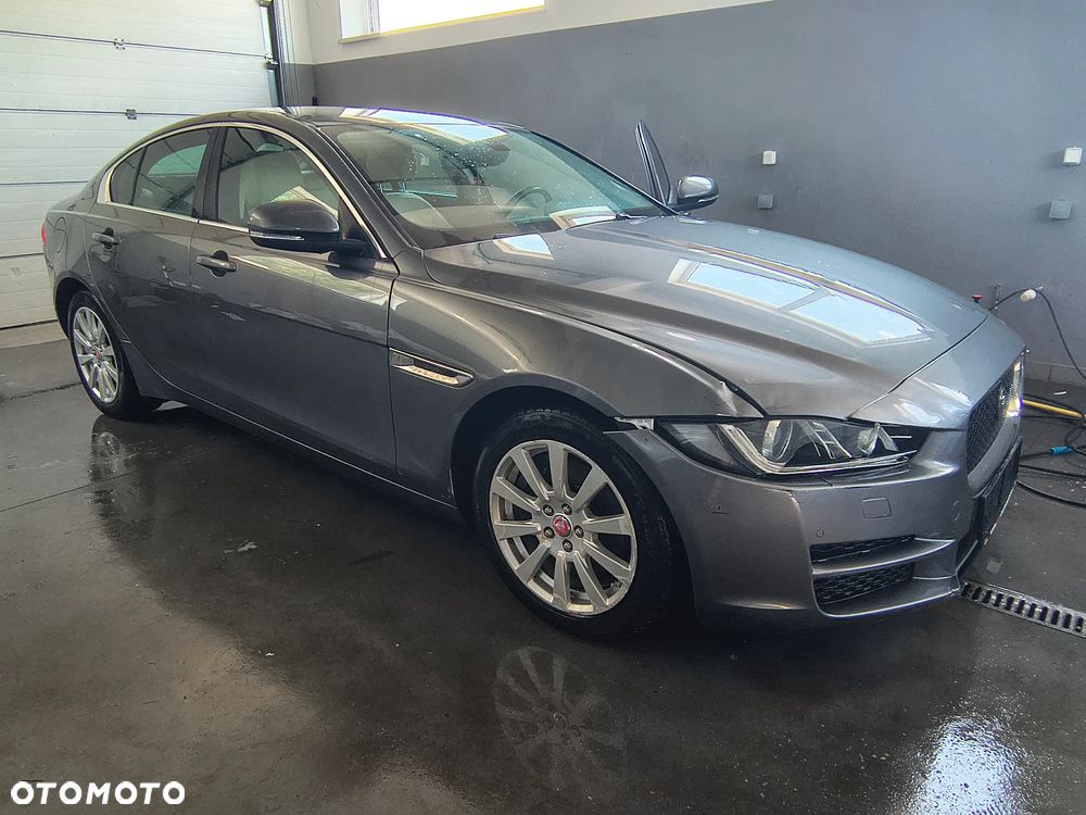 Jaguar XE 2.0 D AWD Prestige - 23