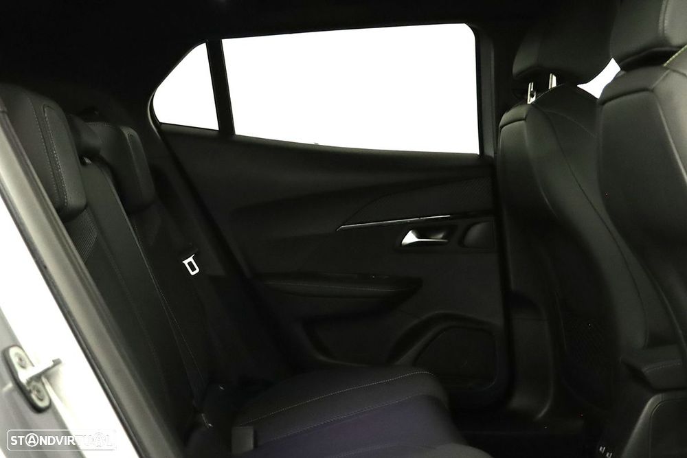 Peugeot e-2008 50 kWh GT - 23