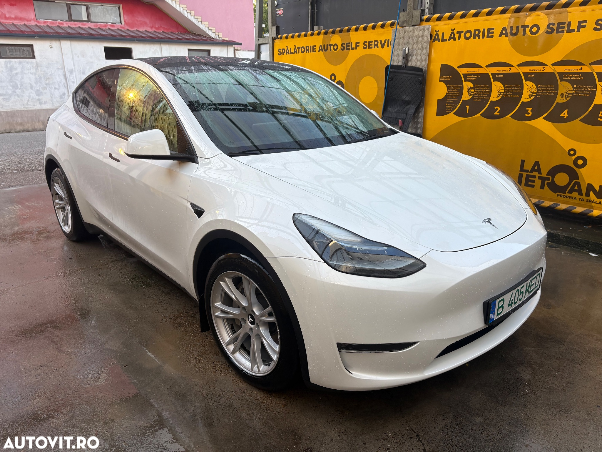 Tesla Model Y - 2
