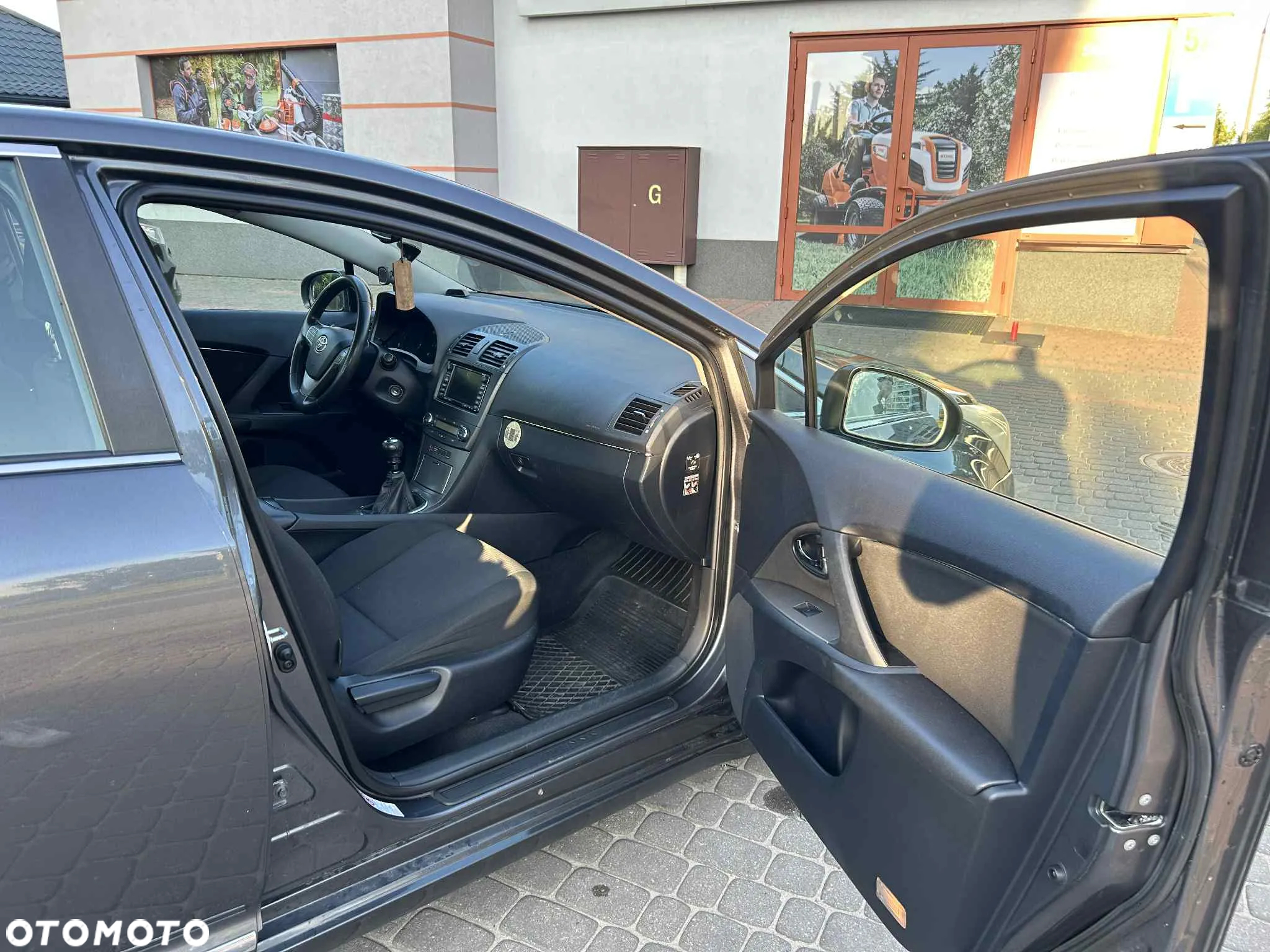 Toyota Avensis 1.8 Sol NAVI - 12