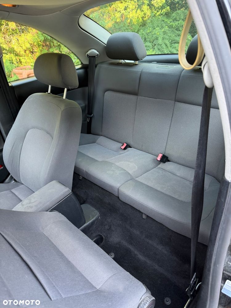 Volkswagen New Beetle - 7