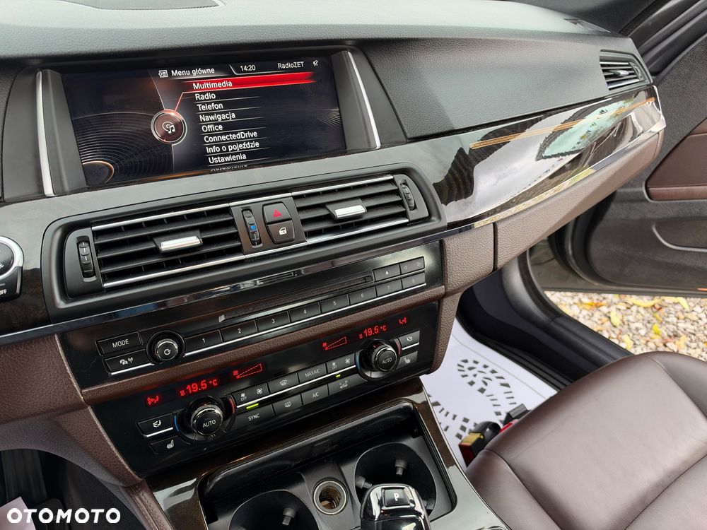 BMW Seria 5 528i xDrive Luxury Line - 34