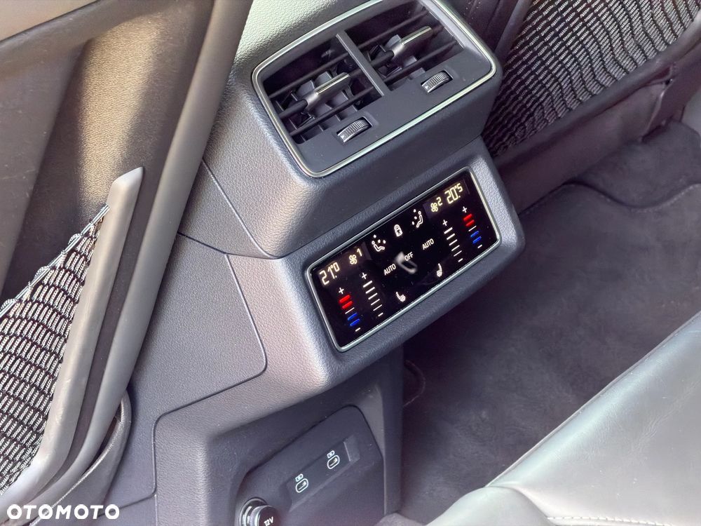 Audi Q8 Sportback e-tron 55 quattro S line - 9