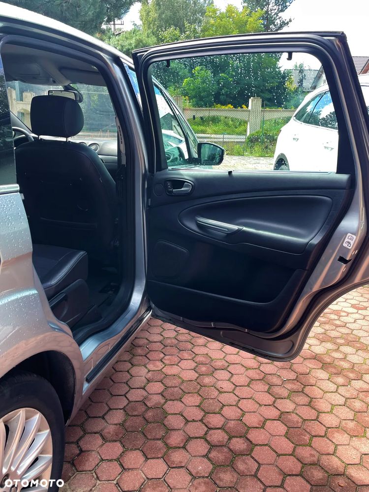 Ford S-Max 2.0 FF Titanium - 4