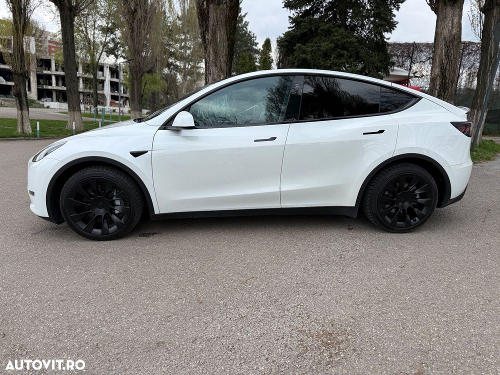 Tesla Model Y - 9