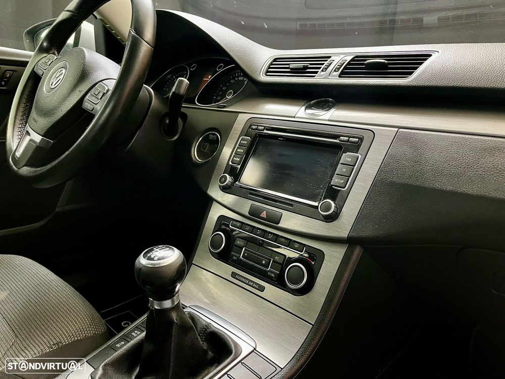 VW Passat 1.6 TDI Confortline - 12