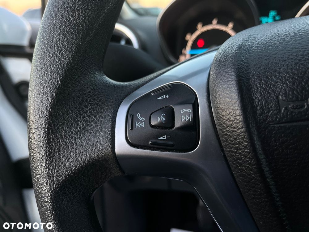 Ford Fiesta 1.0 EcoBoost Start-Stop Champions Edition - 11