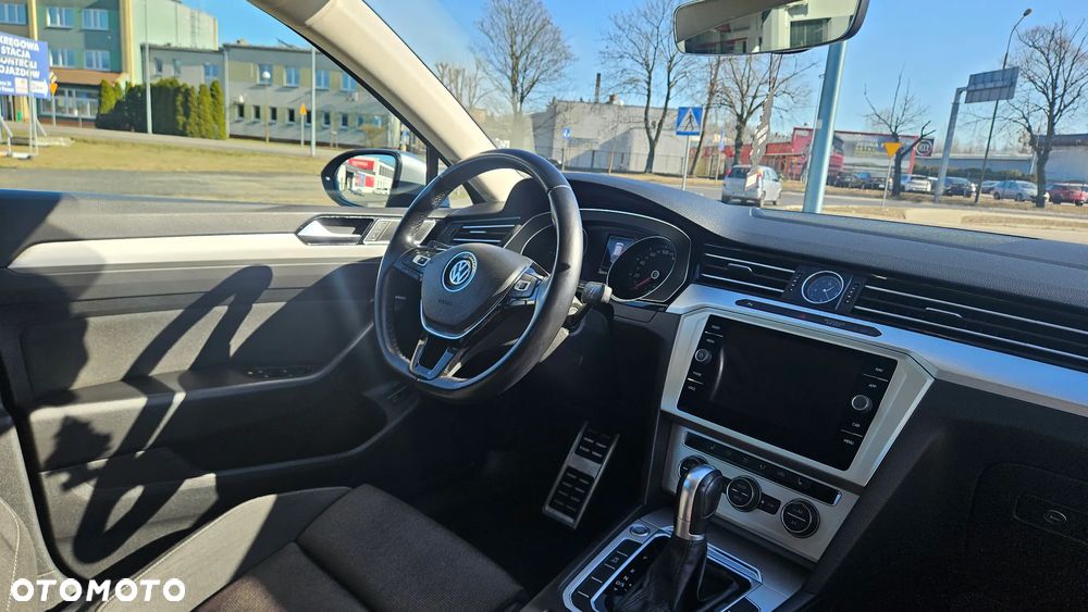 Volkswagen Passat - 11