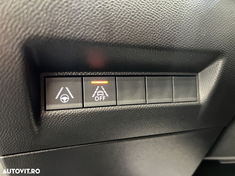 Peugeot 208 - 21
