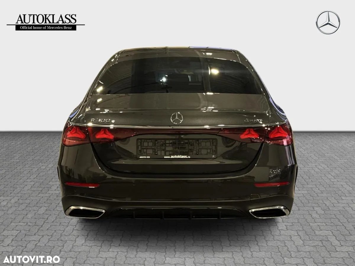 Mercedes-Benz E 300 4MATIC Aut. - 4