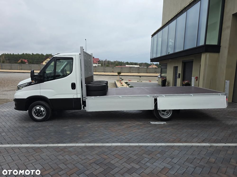 Iveco DAILY DAILY 35C18 / 50C18 HI-MATIC 9PALET 4,50cm Długi 850Kg ŁADOWNOŚĆ SALON PL 39 Tyś km STAN NOWY NOWY NOWY NA GWARANCJI TEMPOMAT FOTEL PNEŁMATYCZNY KLIMATYZACJA AUTOMATYCZNA LEDY BLOKADA MOSTU HAK FABRYCZNY - 12