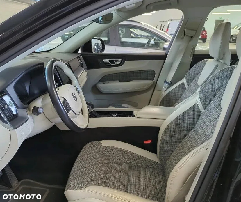 Volvo XC 60 T5 Momentum Pro - 7
