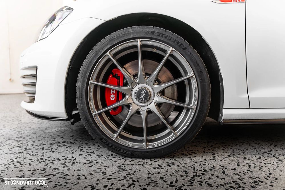 VW Golf GTI Performance BlueMotion DSG - 24