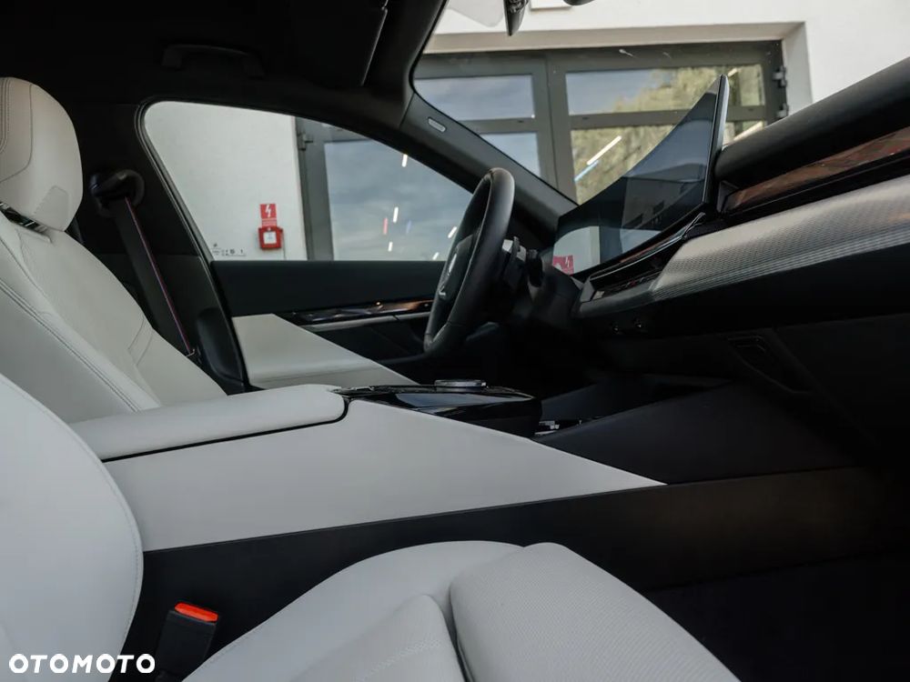 BMW Seria 5 530e xDrive - 11