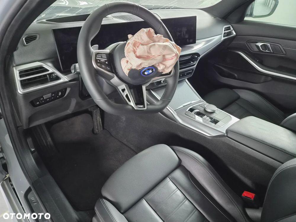 BMW Seria 3 330e xDrive M Sport - 6