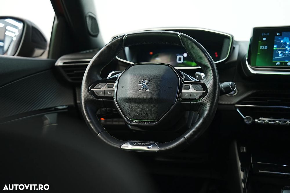 Peugeot 2008 1.2 L PureTech STT EAT8 GT Line - 16