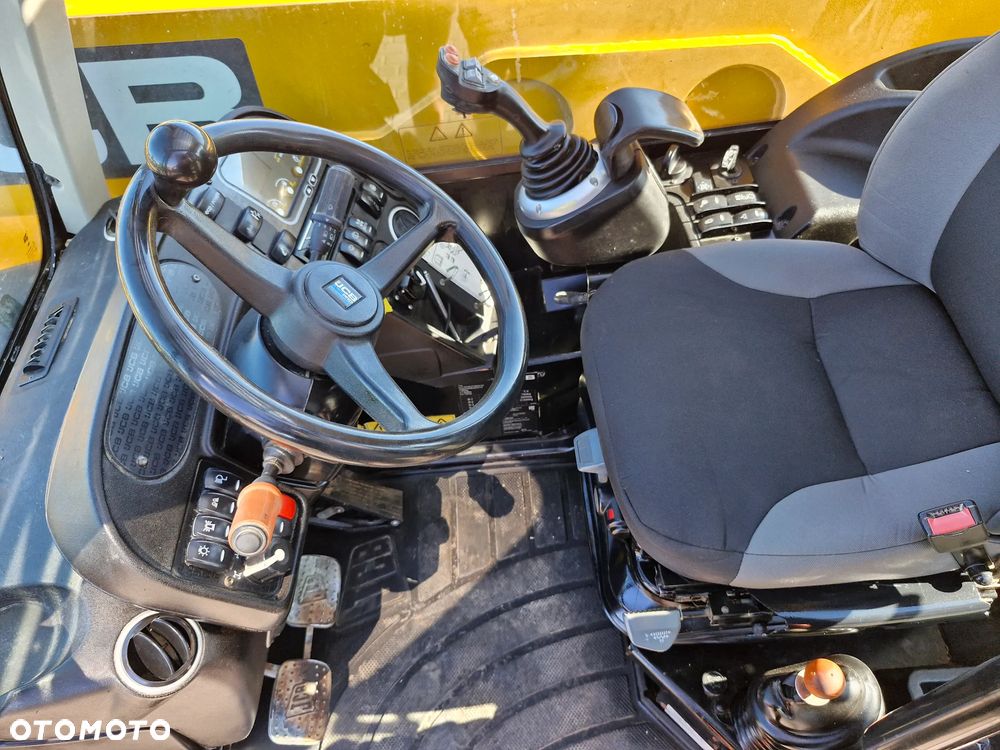JCB - 7