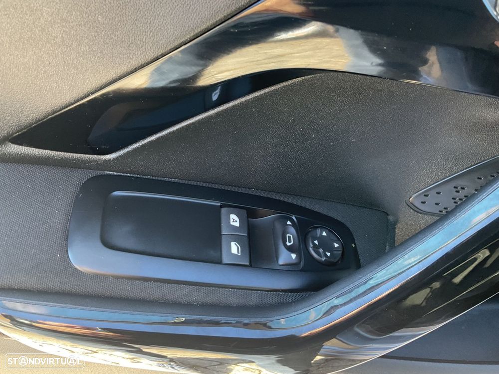 Peugeot 208 1.2 PureTech Active - 19