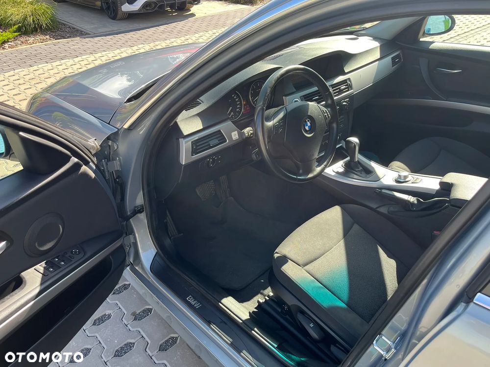 BMW Seria 3 325i - 16