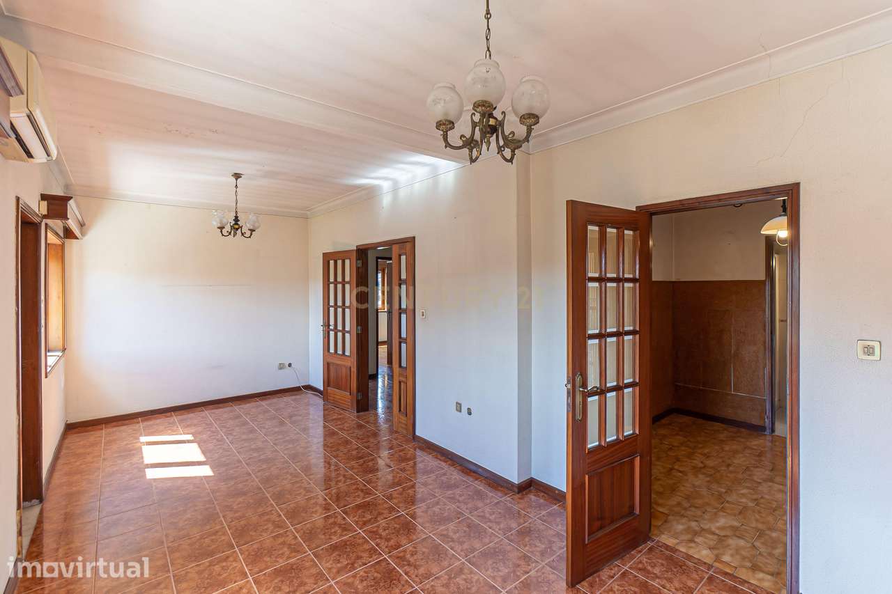 OPORTUNIDADE MORADIA BIFAMILIAR NO CENTRO DE SUSÃO, VALONGO! - Grande imagem: 5/50