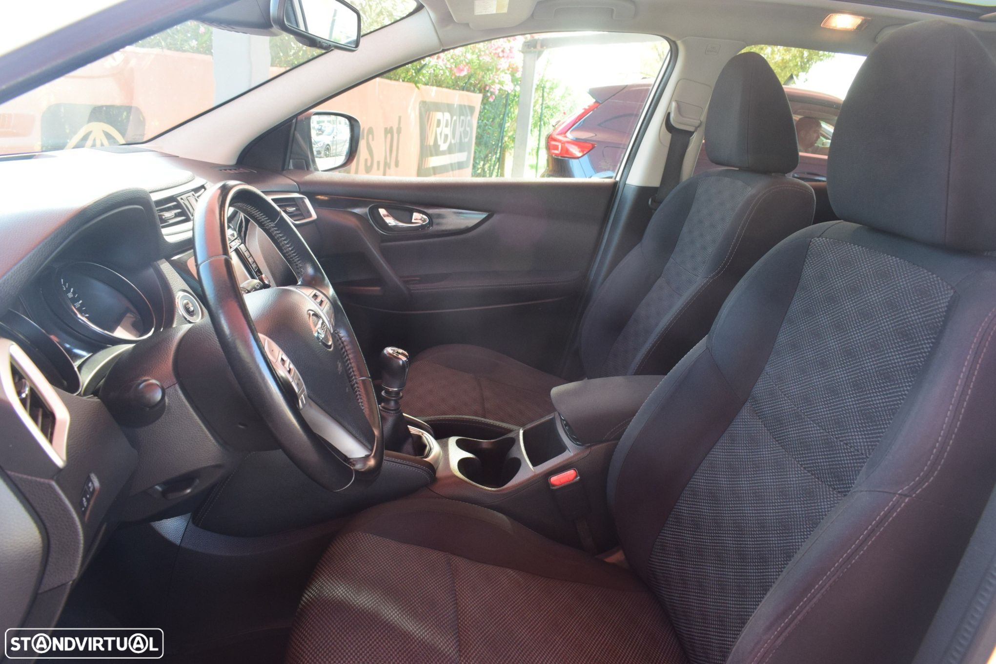 Nissan Qashqai 1.5 dCi N-Connecta 18 - 10