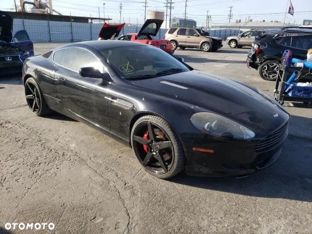 Aston Martin DB9 Standard - 16
