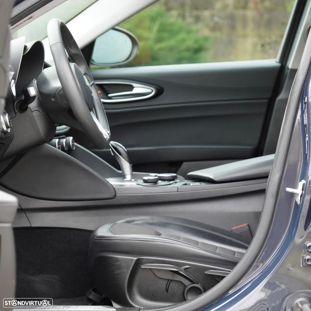 Alfa Romeo Giulia 2.2 D AT8 - 31