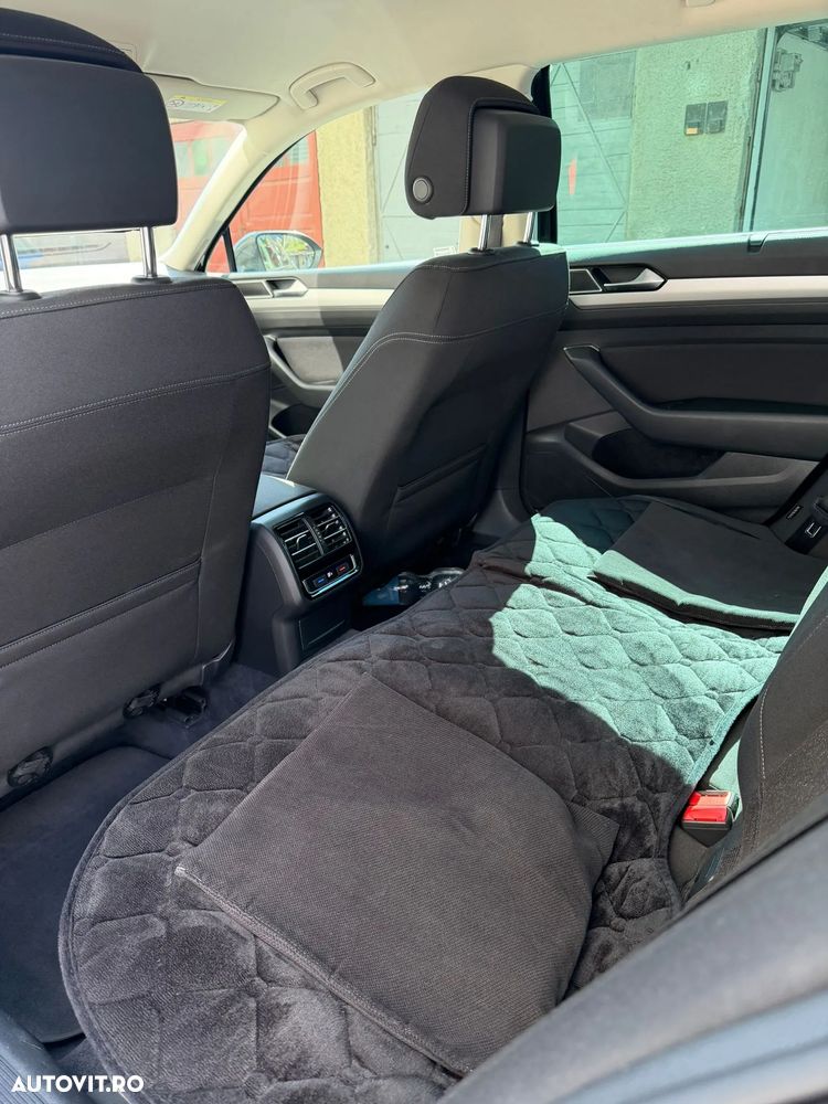 Volkswagen Passat 1.6 TDI SCR DSG - 12