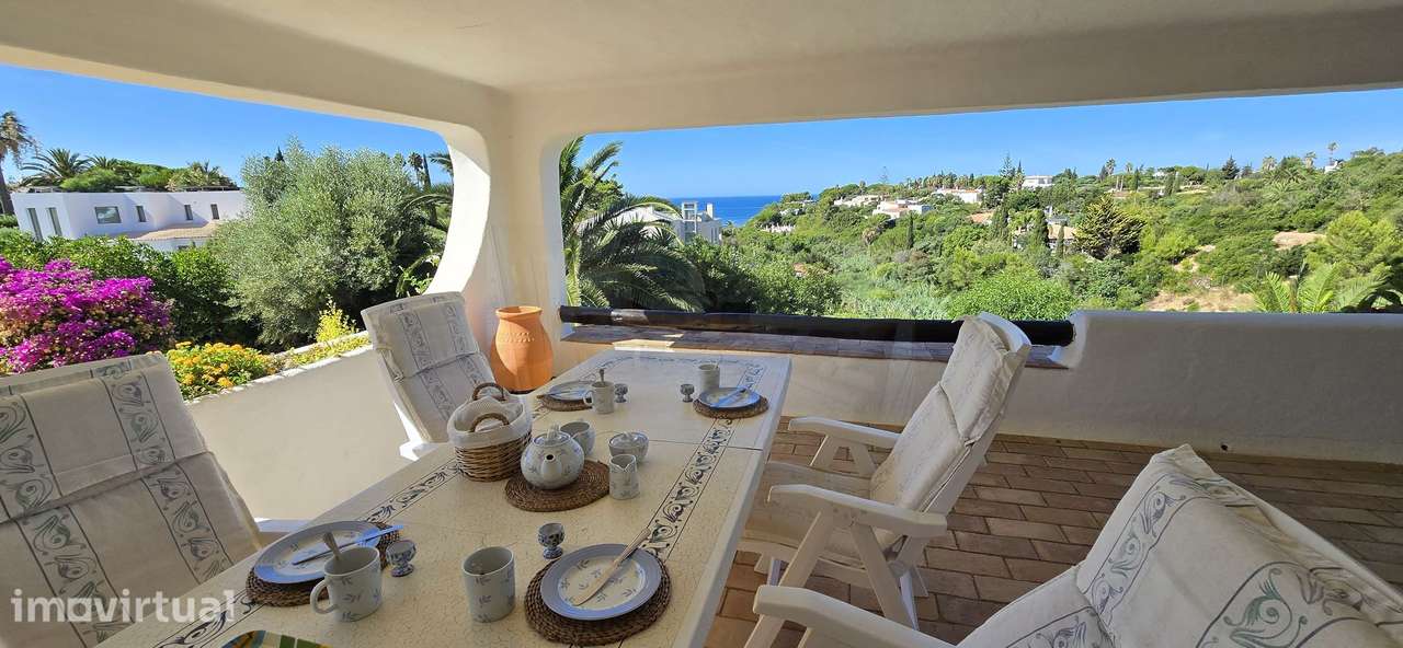 Algarve, Carvoeiro, Moradia T3+1 com vista mar, piscina e garagem à ve - Grande imagem: 2/57