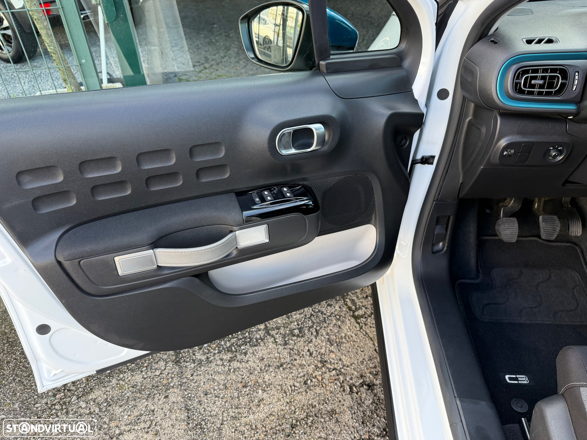 Citroën C3 1.2 PureTech Shine - 19