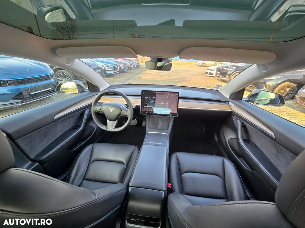 Tesla Model 3 - 7