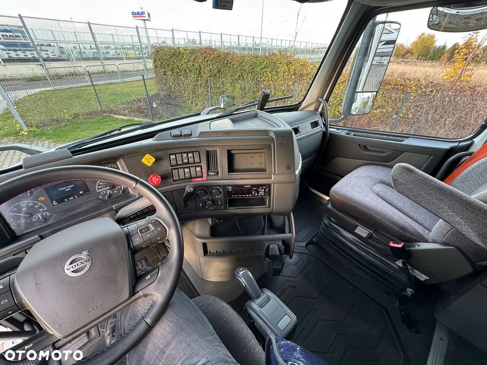 Volvo VNL860 - 16