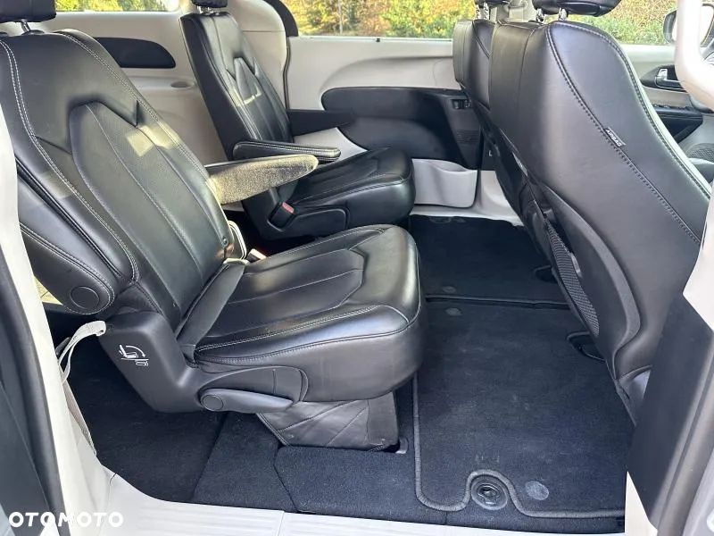 Chrysler Pacifica - 10