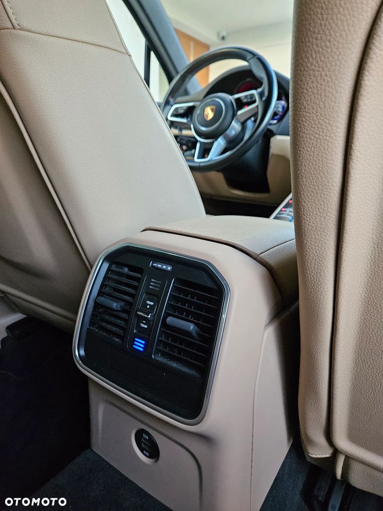 Porsche Macan - 29