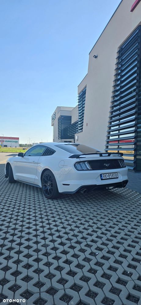 Ford Mustang - 4