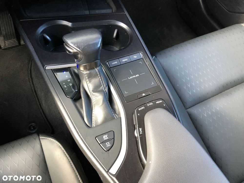 Lexus UX 250h GPF F Impression 2WD - 24