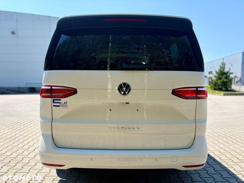 Volkswagen multivan Life L2 silnik: 2,0 l TDI SCR 150 KM / skrzynia biegów: 7-biegowa DSG rozstaw osi: 3124 mm - 15