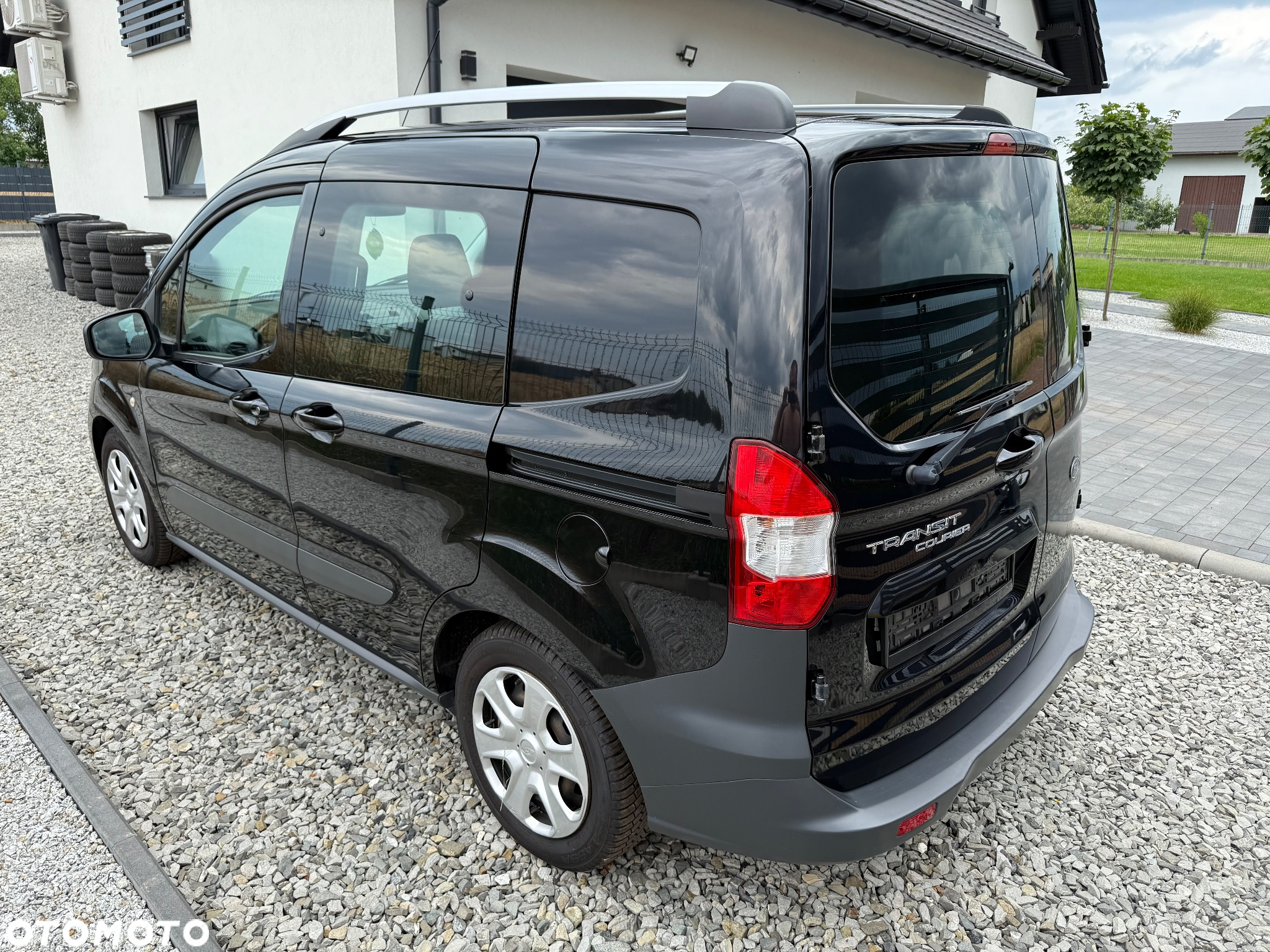 Ford Transit Courier - 4