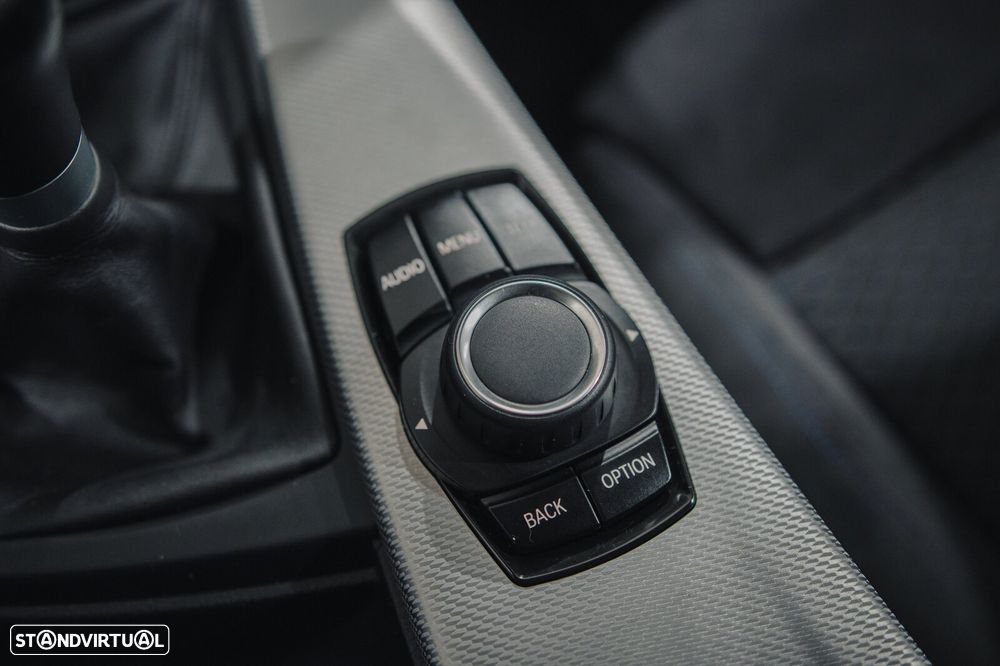 BMW 318 d Pack M - 10