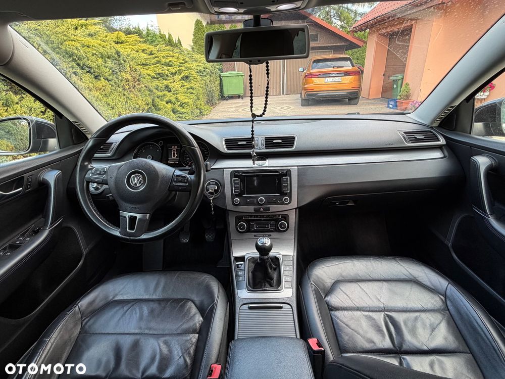 Volkswagen Passat 1.6 TDI DPF BlueMot Comfortline - 13