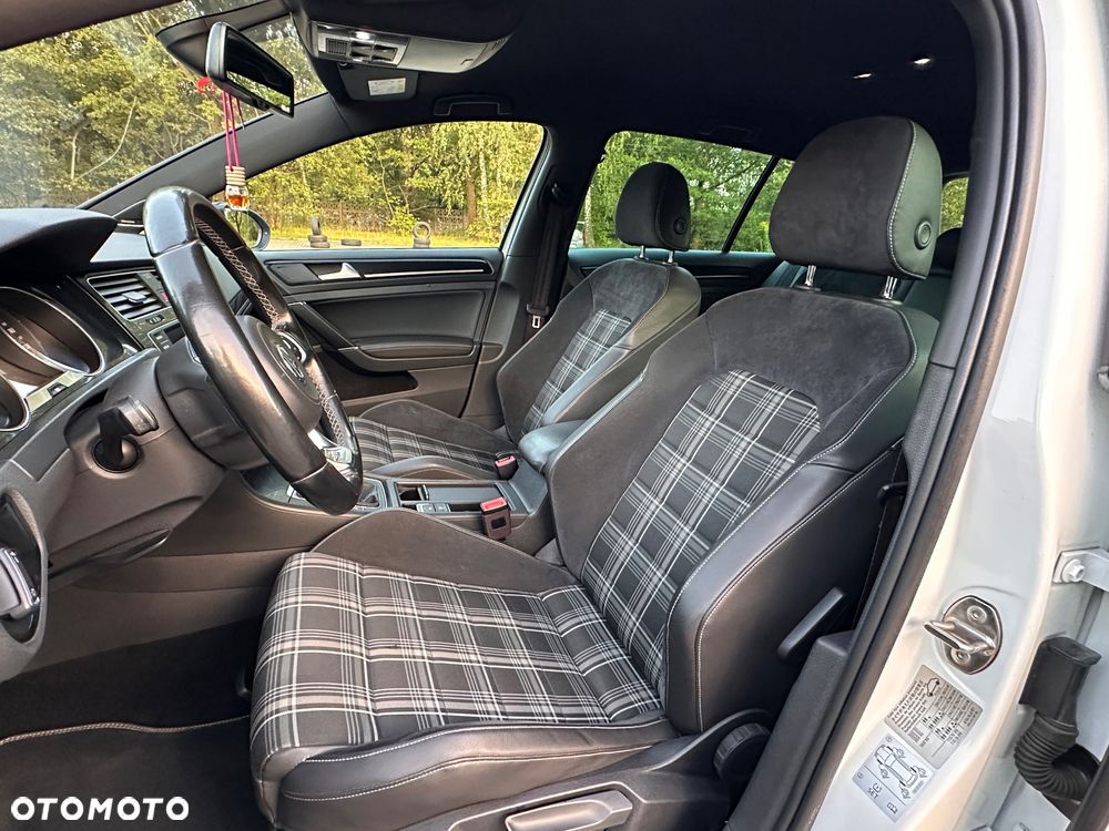 Volkswagen Golf - 17