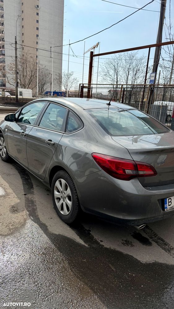 Opel Astra 1.4 Turbo ECOTEC Selection - 4